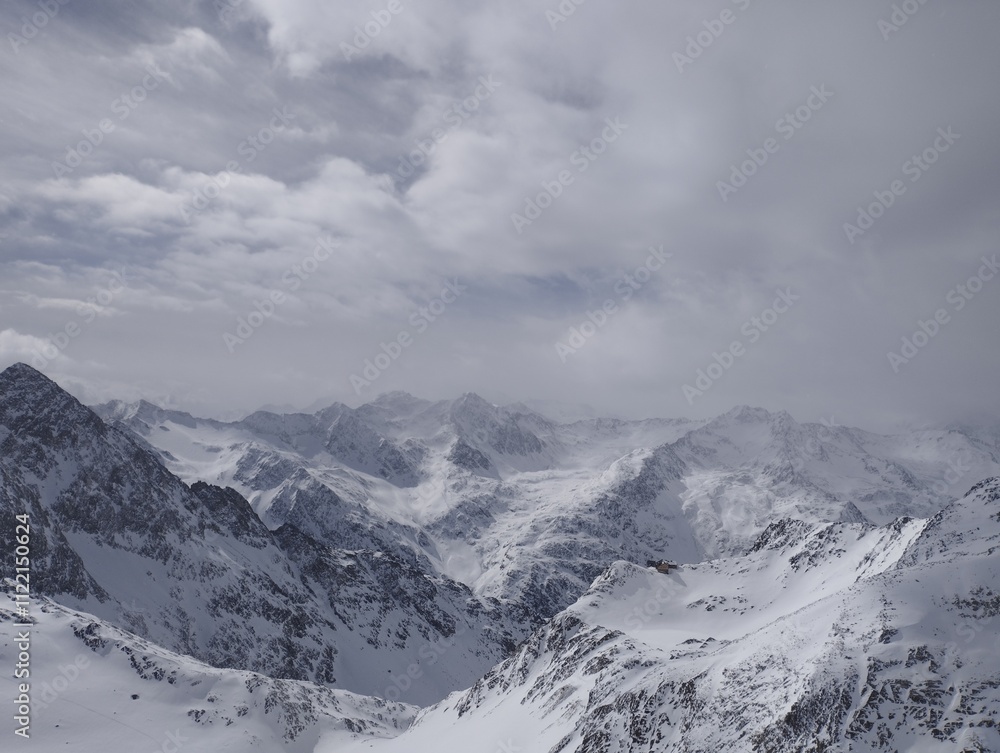 Obraz premium Snowy landscape at the mountains
