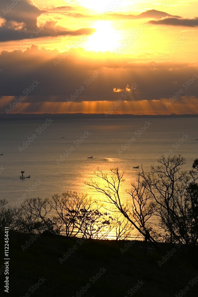 Fototapeta premium A view of the sea at dawn. Natural landscape background material.