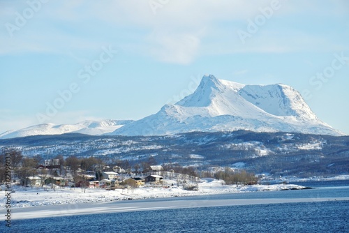 Obraz na płótnie Snow mountain during winter season . w salonie