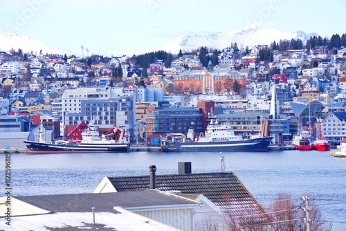Obraz na płótnie Beautiful city with snow mountain background at Norway. w salonie