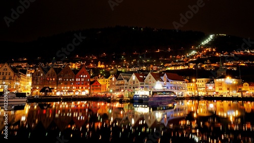 Obraz na płótnie Beautiful night view of Bergen city at Norway. w salonie