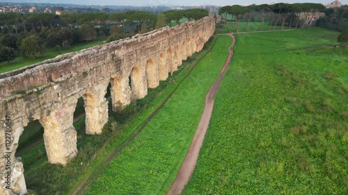 Wallpaper Mural Vista aerea del parco degli acquedotti a Roma. Storia millenaria dell'impero Romano sull'Appia antica. Torontodigital.ca