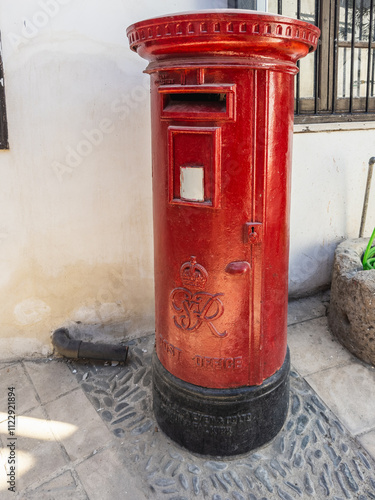 Obraz na płótnie Historic Post Box in Nicosia w salonie