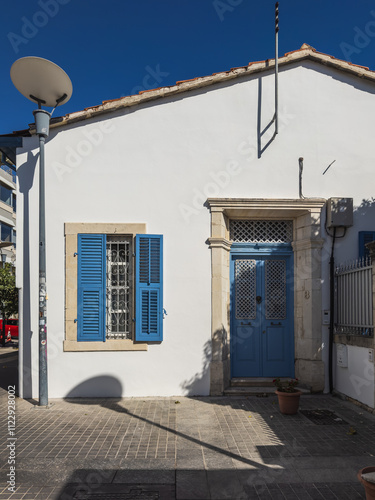 Obraz na płótnie Traditional House with Blue Shutters in Urban Limassol w salonie