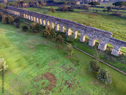 Obraz na płótnie Aqueduct Park. An aerial view of ancient Rome.History of the Roman Empire w salonie