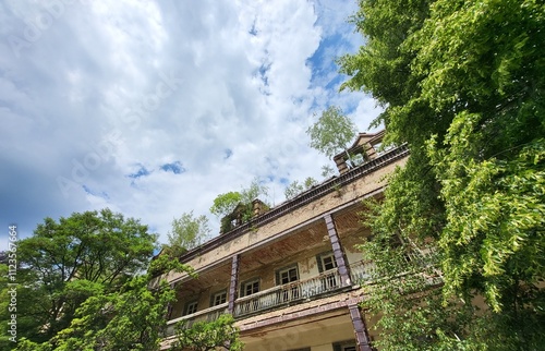 Heilstätten Beelitz, Lost Place, Heilanstalt, Ruine, bewachsen, Brandenburg, Baumkronenpfad photo