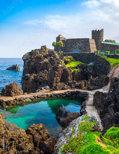 Obraz na płótnie View of the small resort village of Porto Moniz on the Atlantic coast of Madeira Island, Portugal w salonie
