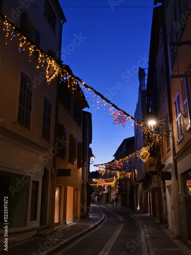 Rue avec déco de Noël photo