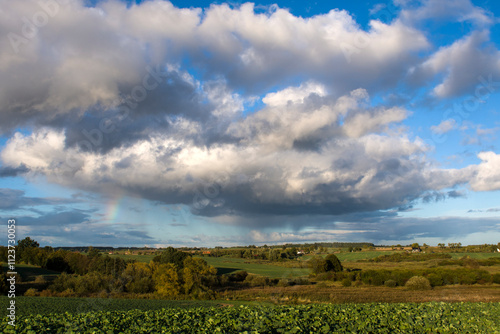 Fototapeta Naklejka Na Ścianę i Meble -  Tęcza nad warmińskim polem 2024