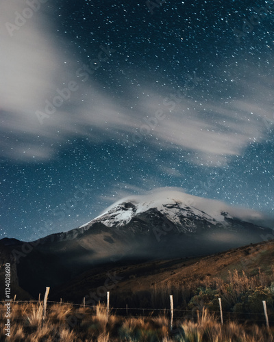 Volcán Chimborazo bajo las estrellas
