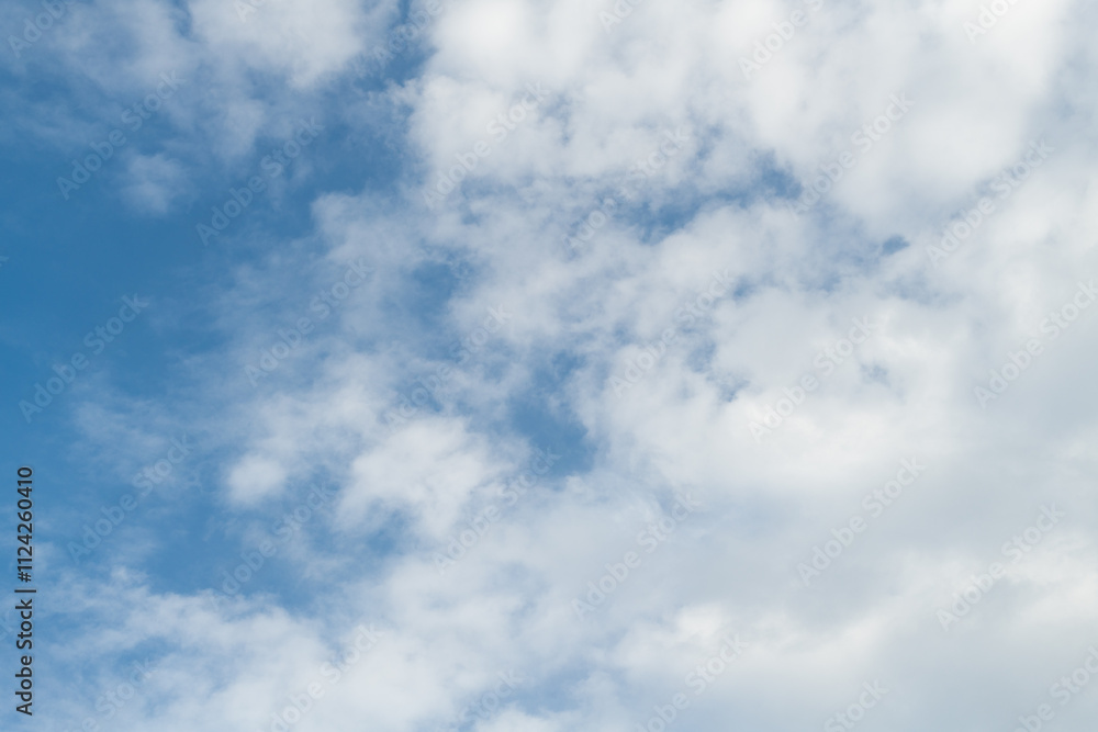 見上げると綺麗な空 見上げると綺麗な空