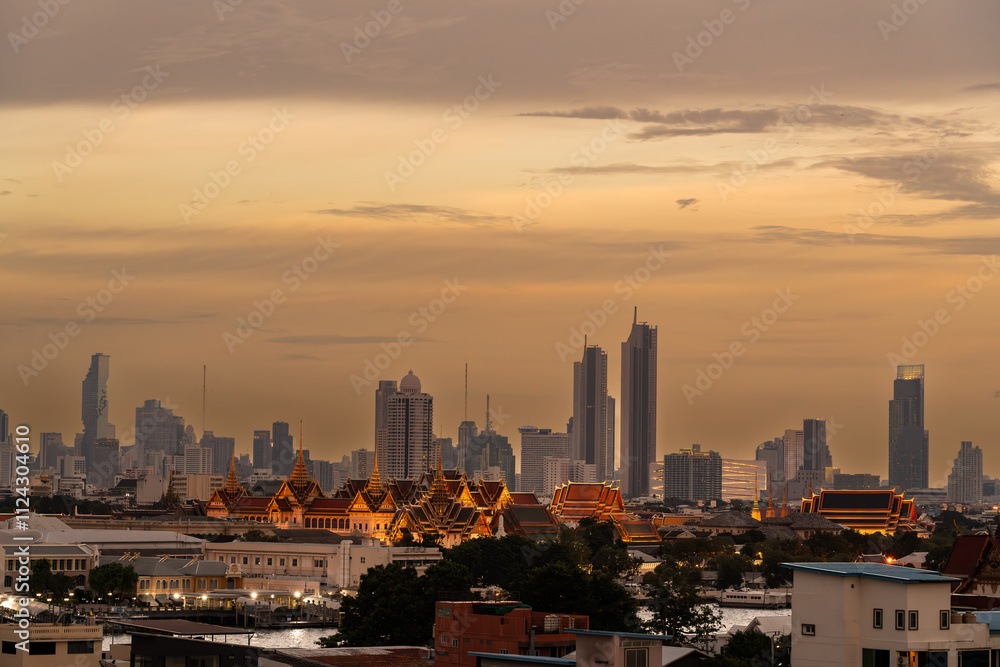 Fototapeta premium Cityscape of Bangkok, the city of angels with grand palace during sunset.
