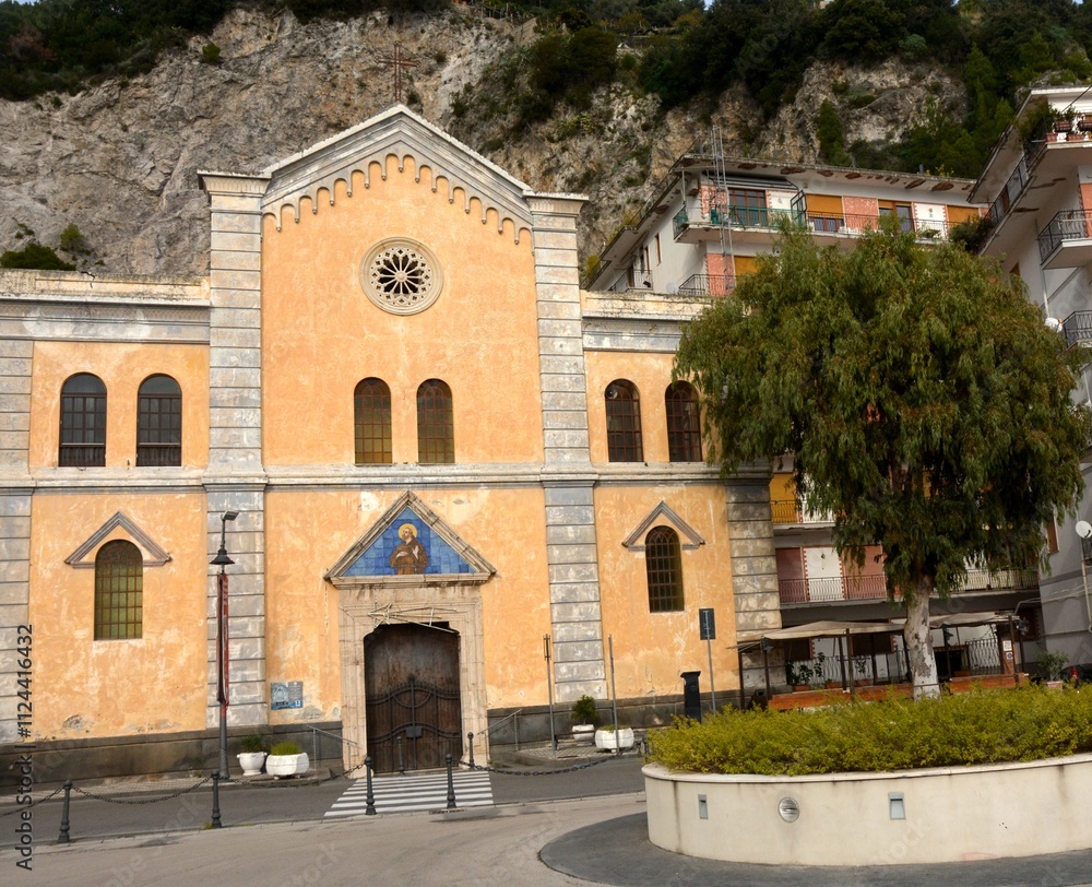 Fototapeta premium CHIESA DI SAN FRANCESCO,MAIORI,COSTIERA AMALFITANA,ITALIA,2 DICEMBRE 2024.