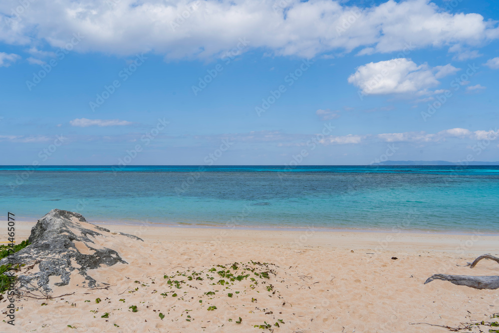 竹富島 青い空と海と白い砂浜 竹富島 青い空と海と白い砂浜