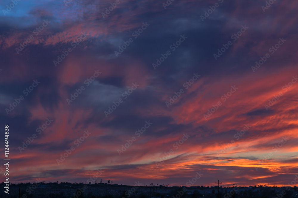 Fototapeta premium Vibrant Twilight Glow with Dramatic Colors