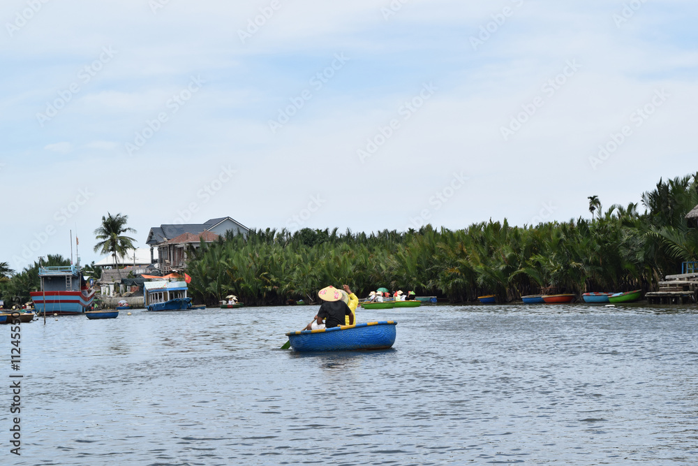 Obraz premium Let's ride coconut boat in Hoi An!