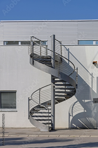 Obraz na płótnie Metal Spiral Stairs to Nowhere at Industrial Building Exterior w salonie