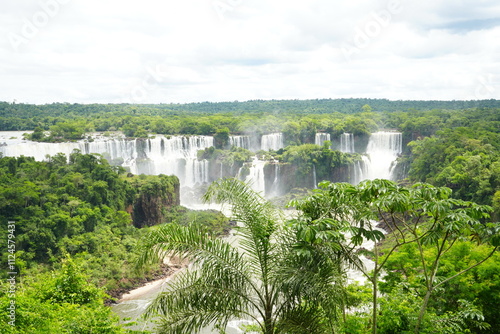 Obraz na płótnie Iguazu Falls in Argentina and Brazil - ブラジル イグアスの滝 w salonie