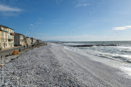 Pisa, Strand, weisse Steine, 2023
