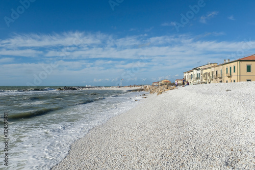 Pisa, Strand, weisse Steine, 2023
