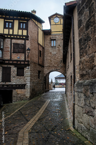 Tableau sur toile Calle rurales con casas de Poza de la Sal, Burgos