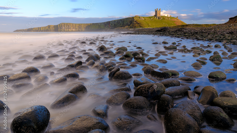 Sunset light on Dunstanburgh Castle, Northumberland Sunset light on Dunstanburgh Castle, Northumberland