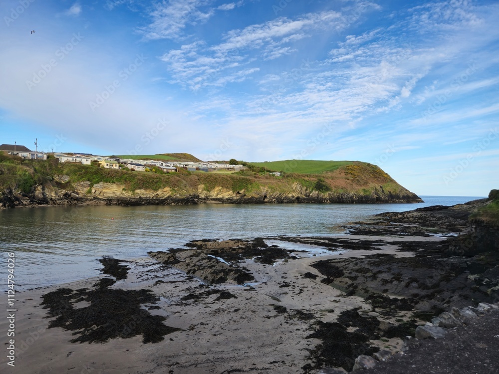 Obraz premium Highland Coastal Landscape with Lake and Horizon