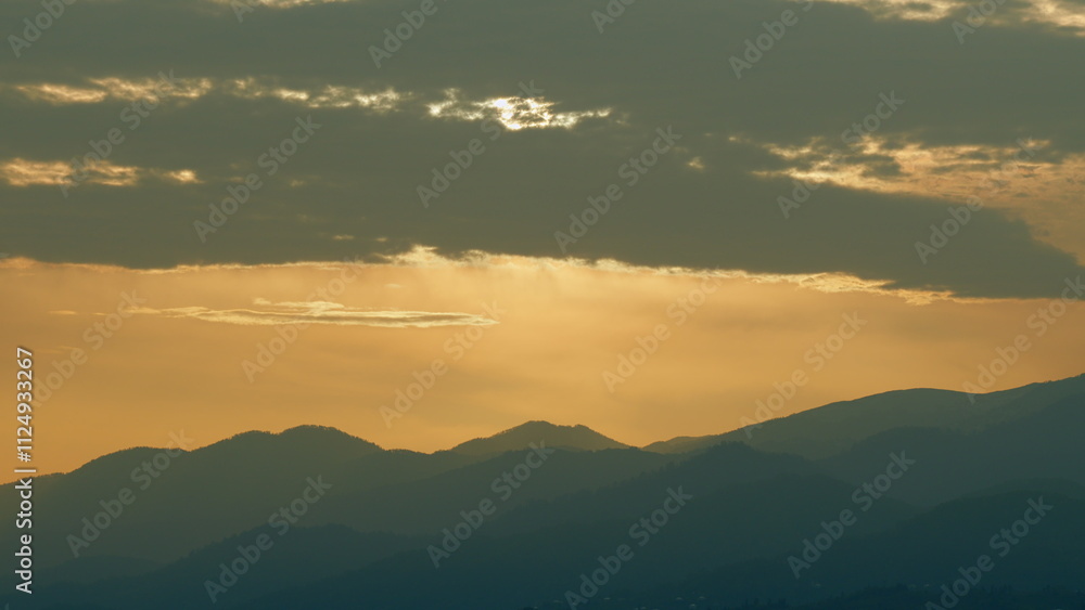 Obraz premium Sunrise In Mountains. Sunlight Landscape. Vibrant Dramatic Sky On Sunrise. Real time.