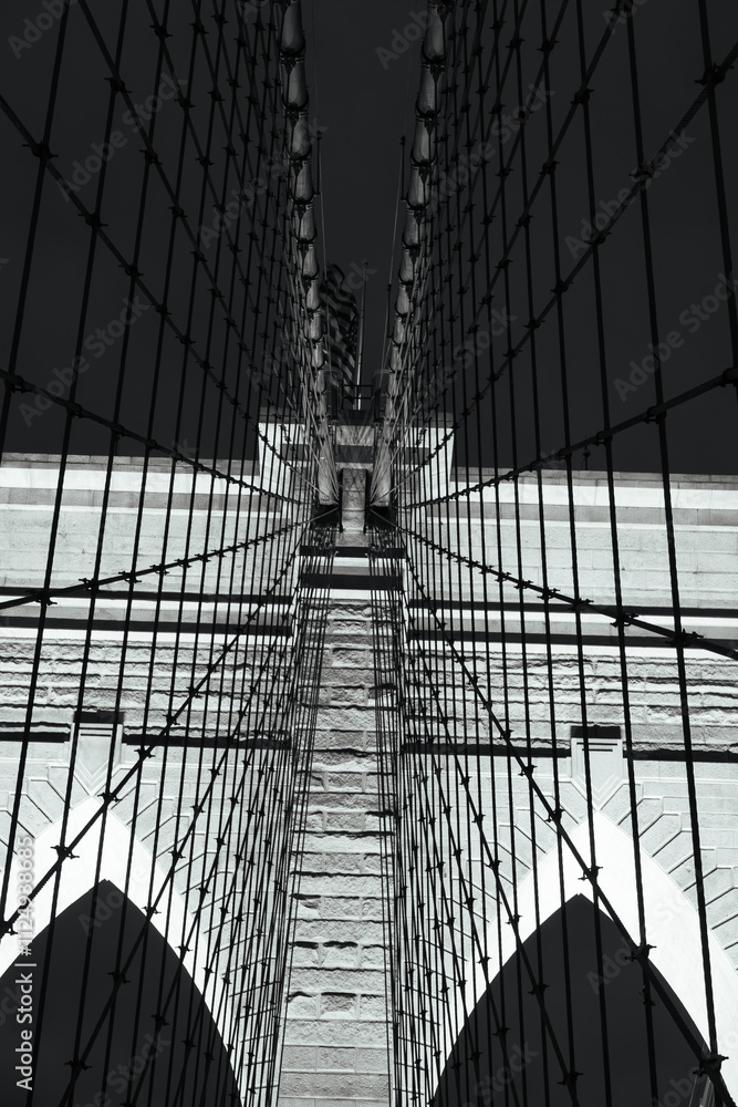 Fototapeta premium Black and White Brooklyn Bridge at Night