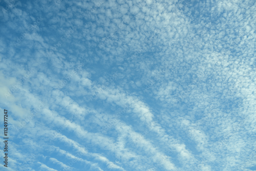 Obraz premium white spotted cloud formations