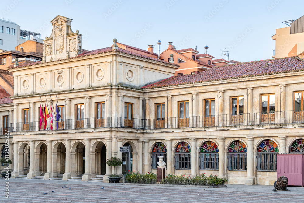 Obraz premium Exterior facade of the buildings in the Plaza de Saint Marcellus in the city of Leon, Spain