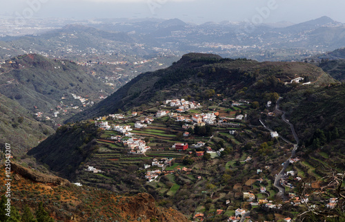 Gran Canaria, landscape of the central montainous part of the island, Las Cumbres, ie The Summits, hiking
route between Las Lagunetas and Cruz de Tejeda photo