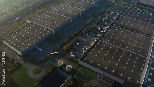 vue aérienne d'un entrepot dans une zone industielle du nord de la France
