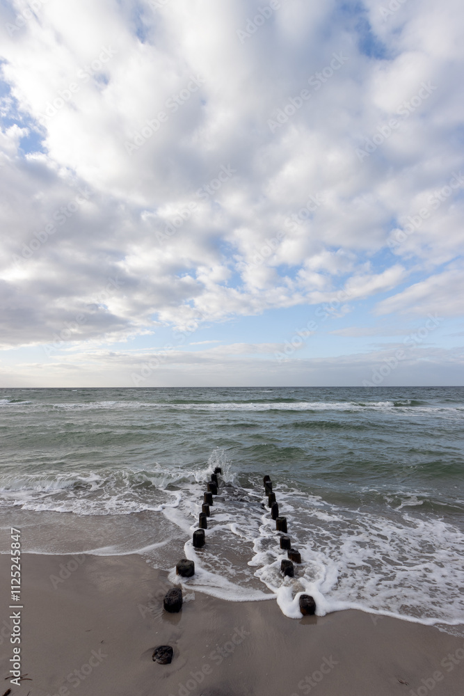 Meer Foto mit Strand und Wellen, Hochformat