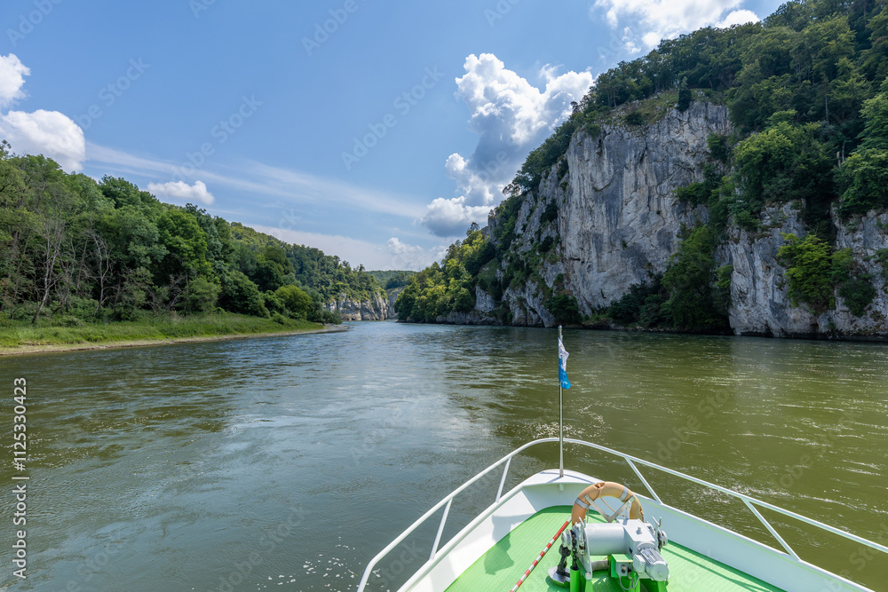 Naklejka premium Bootsfahrt auf der Donau