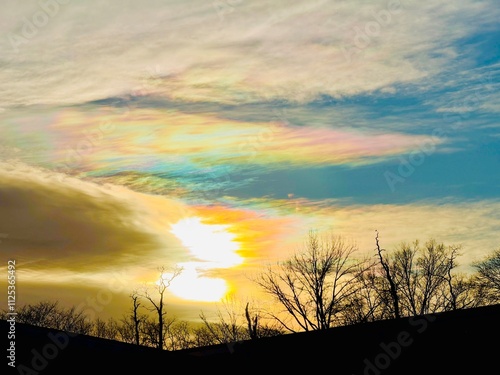 Billede på lærred Rare fire iridescent clouds appearing overhead in the sky before sunset in the winter over Long Island, New York