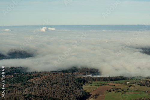 Winterlandschaft im Bodennebelvg photo