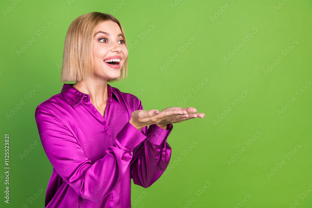 Photo of glad cheerful lovely girl wear stylish pink clothes arm hold empty space offer isolated on green color background Photo of glad cheerful lovely girl wear stylish pink clothes arm hold empty space offer isolated on green color background