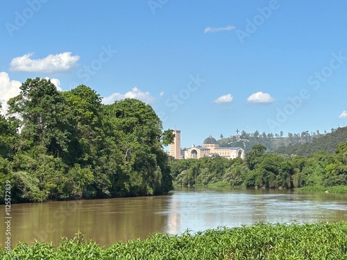 Santuário Nacional de Aparecida vista das margens do Rio Paraiba do sul 