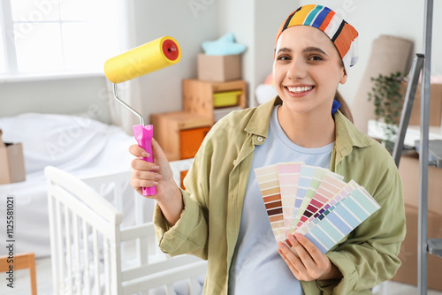 Young pregnant woman with p...