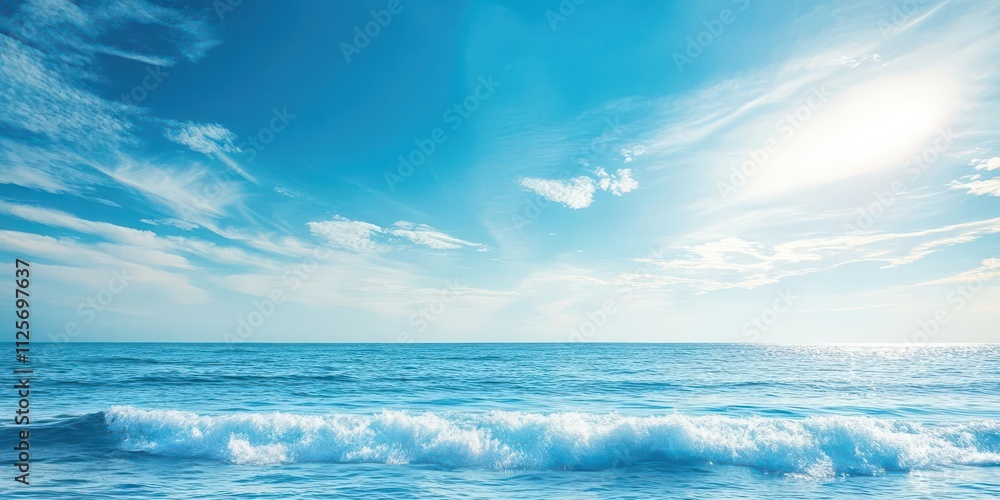 Obraz premium A serene ocean view under a bright sky, conveying tranquility and natural beauty.