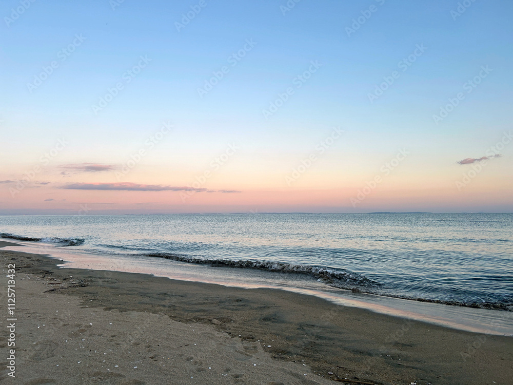 Fototapeta premium 夕焼け空と海岸の風景