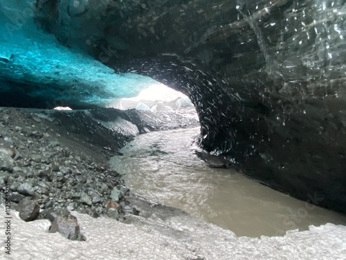 Slika na platnu ice cave with rive