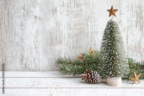 Weihnachtliche Tannenbaum Dekoration vor weißem Vintage Holzhintergrund  photo