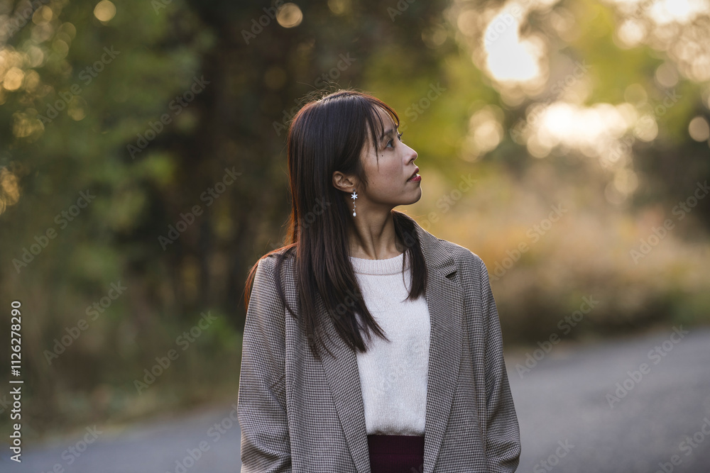 森林公園にいる女性 森林公園にいる女性