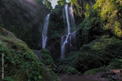 tropische Wasserfälle photo