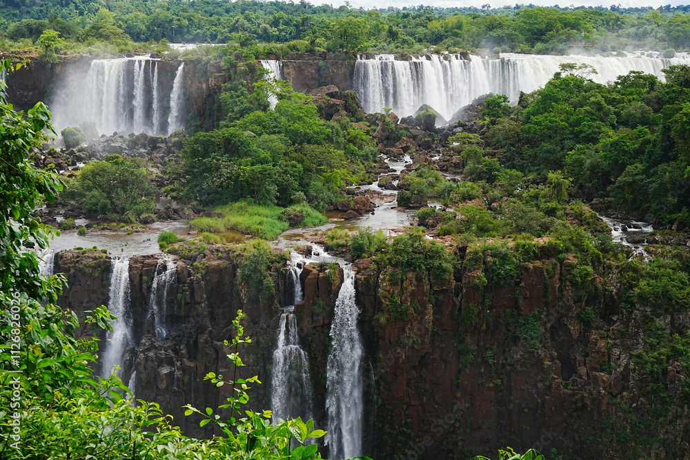 Naklejka premium Iguazu Falls in Argentina and Brazil - ブラジル イグアスの滝