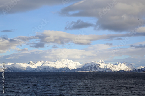 Tratta Melbu-Fiskebol in traghetto in inverno, isole Lofoten. Norvegia del nord. photo