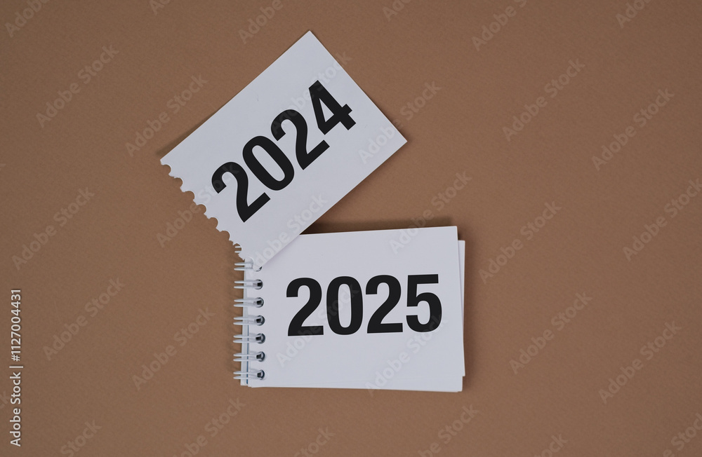 Naklejka premium Two pieces of paper with the numbers 2024 and 2025 on them, Mocha Mousse