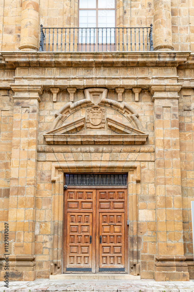 Leon, Spain - November 02, 2024: Surroundings and historic buildings in the surrounding streets of the Plaza de la Regla in the city of Leon, Spain Leon, Spain - November 02, 2024: Surroundings and historic buildings in the surrounding streets of the Plaza de la Regla in the city of Leon, Spain